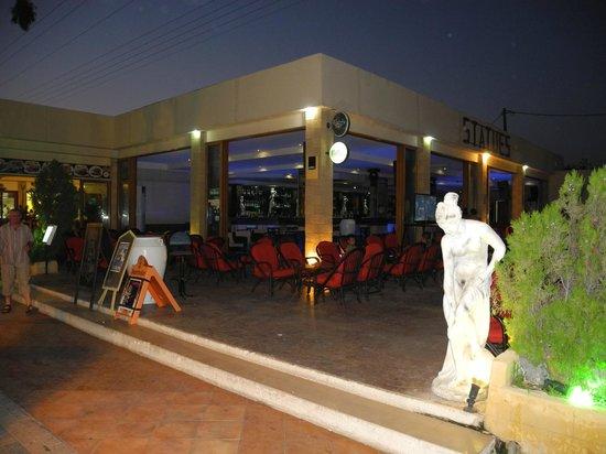 Statues Bar