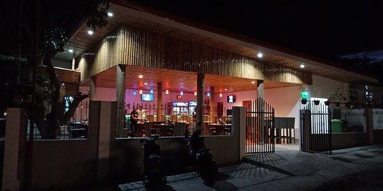 Deco Bar, Dauin