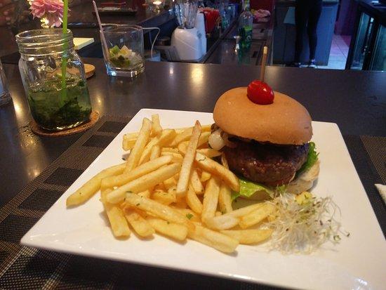 Zen's Bar & Cafe