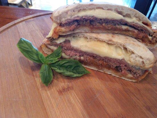 A Tavola