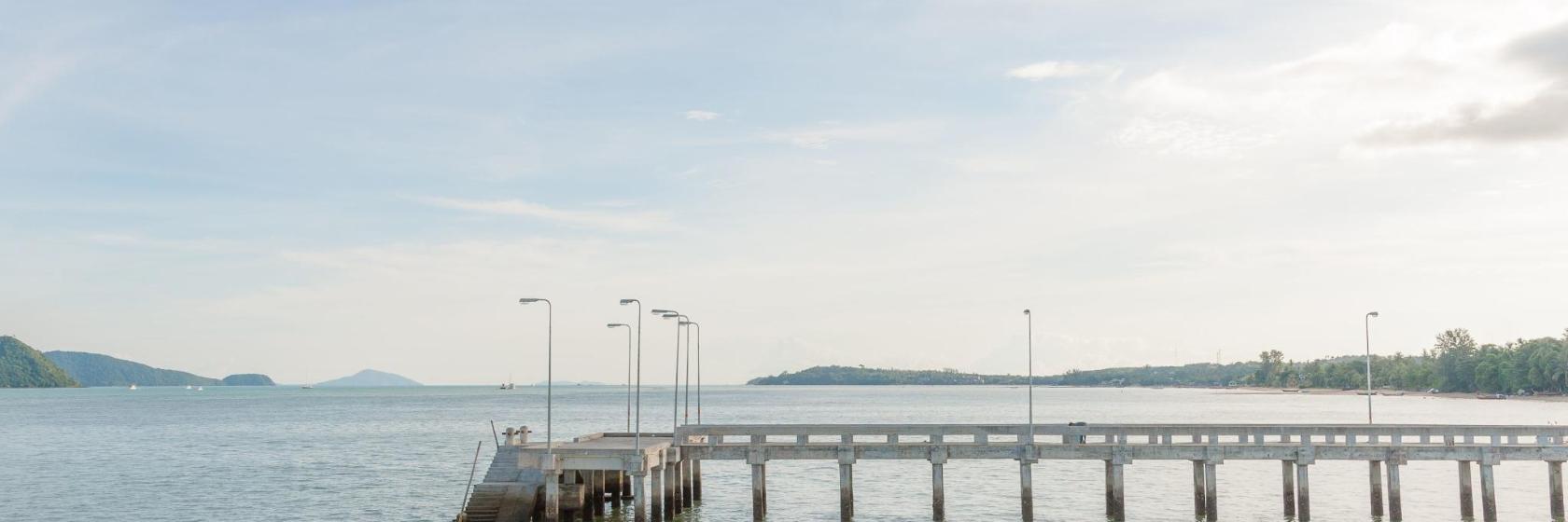 Ao Chalong pier