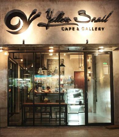 Yellow snail cafe & gallery
